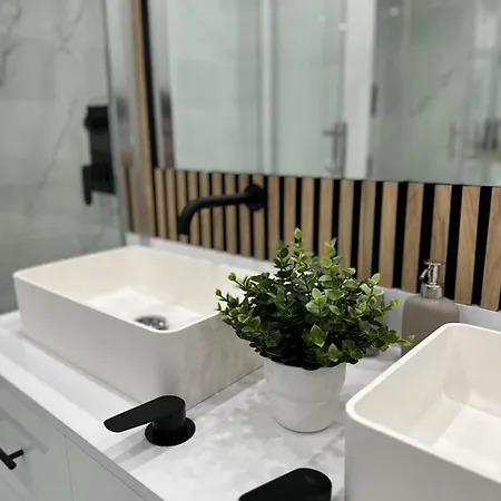 De Lux Ion Mihalache * Bucharest