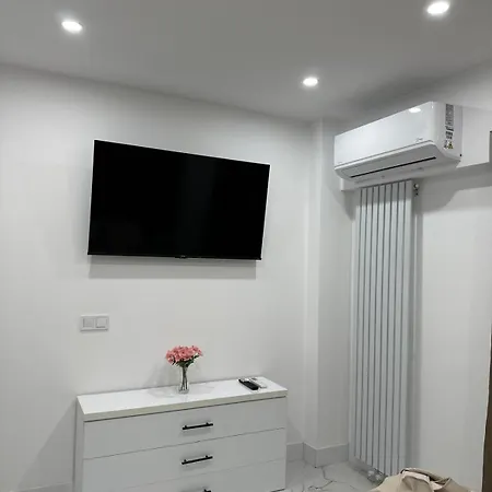 De Lux Ion Mihalache Bucharest