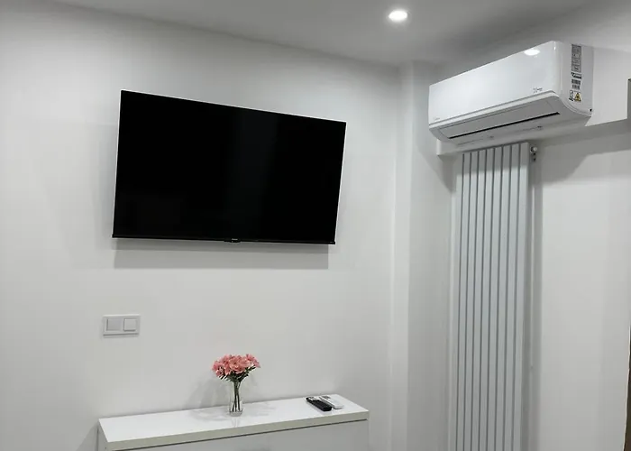 De Lux Ion Mihalache Bucharest